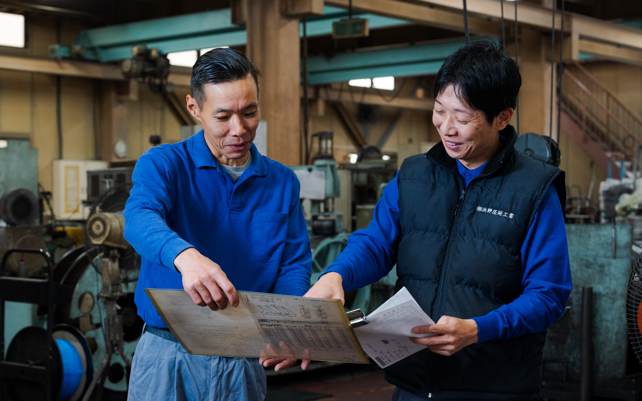 ベテラン職人から若手への技術継承
